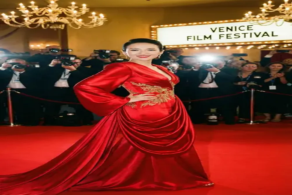 海角网与国际知名女演员合作红毯照片